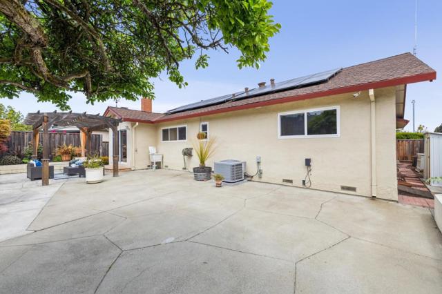 858 Chrysopolis Drive, Foster City CA: https://media.crmls.org/mediaz/6926f00b-b6c0-4ce4-8d9e-d080615a3156.jpg