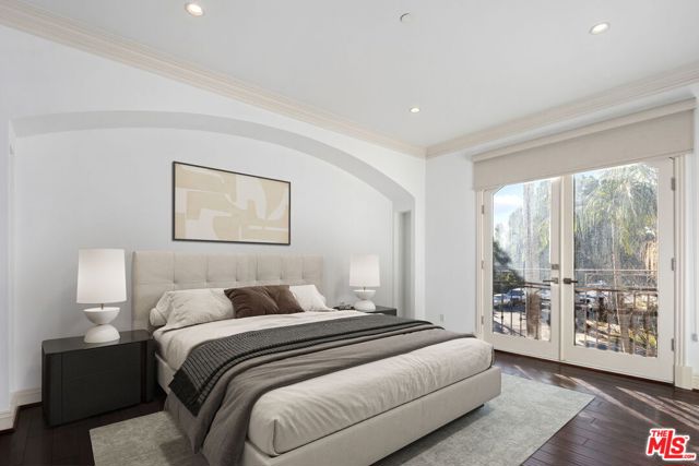 156 S Clark Drive, Beverly Hills CA: https://media.crmls.org/mediaz/692793ea-0fdd-43a7-a8b4-49d219a97fb3.jpg