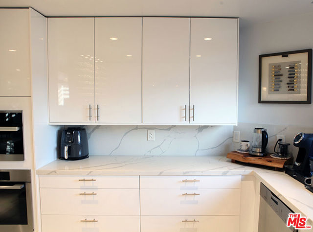 10550 Wilshire Boulevard, Los Angeles CA: https://media.crmls.org/mediaz/69281cda-4551-4980-90e3-3de2e8f4efa2.jpg