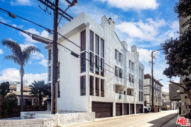 Details for 14 Mast Street 2, Marina del Rey, CA 90291