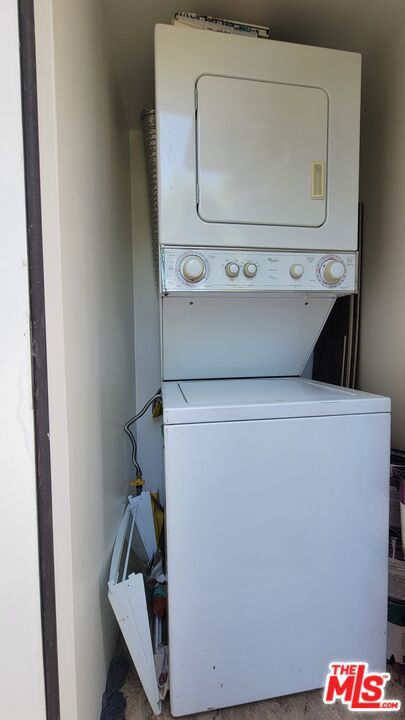 7467 N Forbes Avenue, Lake Balboa CA: https://media.crmls.org/mediaz/69287f6d-8501-418e-9781-daa61d2560b6.jpg