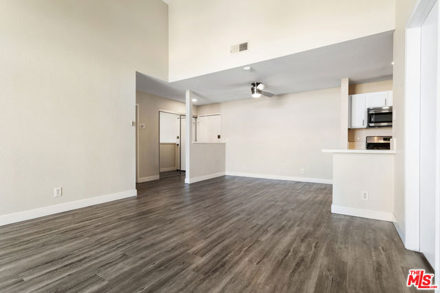 1626 Malcolm Avenue, Los Angeles CA: https://media.crmls.org/mediaz/6928bffe-816e-40d7-9ea6-545581128e7f.jpg