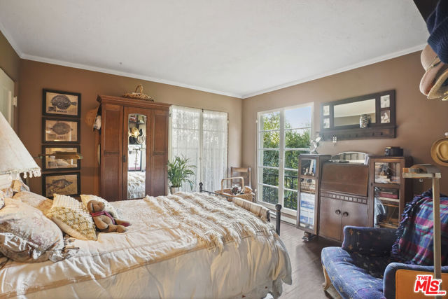 1326 Cordova Avenue, Glendale CA: https://media.crmls.org/mediaz/6928eb5b-149b-4379-b738-22764a5e1f01.jpg