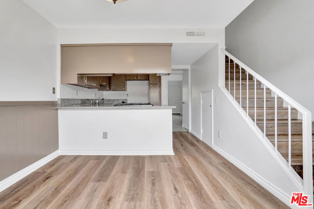 10065 De Soto Avenue, Chatsworth CA: https://media.crmls.org/mediaz/692904b6-3560-42b6-b985-8b612040f446.jpg