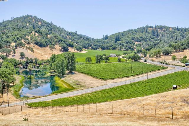 5281 Chiles Pope Valley Rd,  CA: https://media.crmls.org/mediaz/6929b5ca-7f63-4545-8667-252791ef656d.jpg