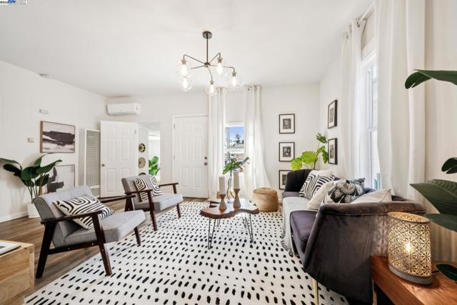 2449 26TH AVENUE, Oakland CA: https://media.crmls.org/mediaz/6929d43b-1585-49fc-9831-86000b171cdf.jpg