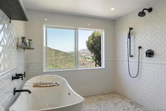 17924 Saint Andrews Dr, Poway CA: https://media.crmls.org/mediaz/692a2186-2f85-4d66-8254-3c3446093a10.jpg