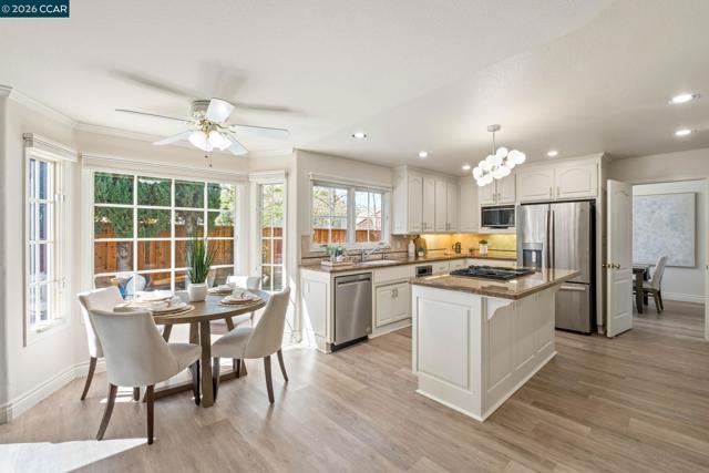 Image 19 of 54 For 121 Rassani Dr