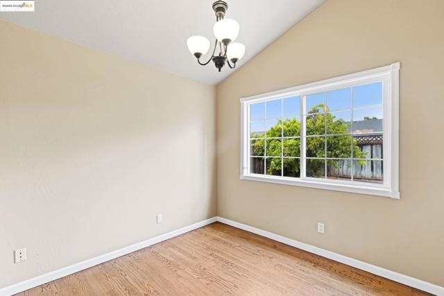 838 Hazel St, Livermore CA: https://media.crmls.org/mediaz/692ad1e6-73fa-49d6-b8c3-957a432766ac.jpg