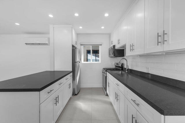 44635 San Carlos Avenue, Palm Desert CA: https://media.crmls.org/mediaz/692b0997-672f-4fa1-a4f5-117e3b1f5df0.jpg