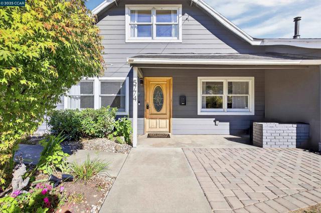 5774 Friar Ct, El Sobrante CA: https://media.crmls.org/mediaz/692bf4c4-606d-4839-9d57-6bbd492eed8d.jpg