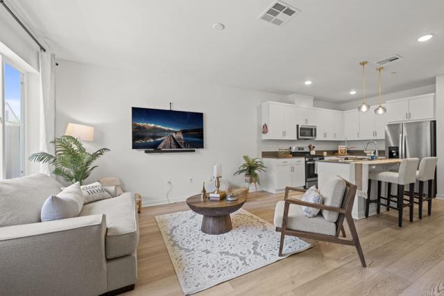 Detail Gallery Image 5 of 30 For 35180 Grove Trl, Fallbrook,  CA 92028 - 3 Beds | 2/1 Baths