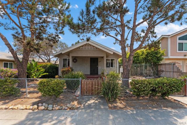 3941 45 32nd St, San Diego CA: https://media.crmls.org/mediaz/692cc026-19b9-4f27-b3f1-da52b64561eb.jpg