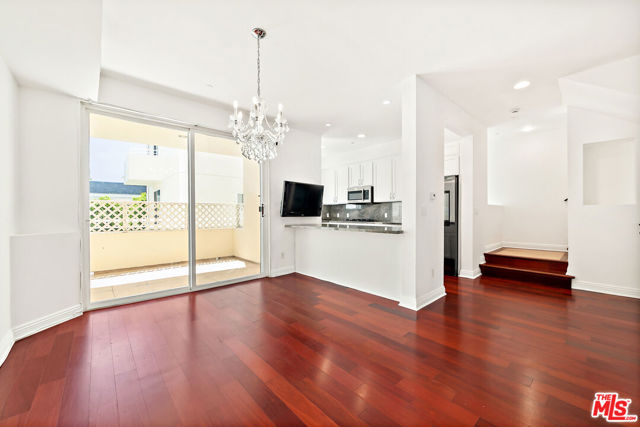 1020 Hilldale Avenue, West Hollywood CA: https://media.crmls.org/mediaz/692d13c3-edc2-4170-8e62-64fa30cb151e.jpg