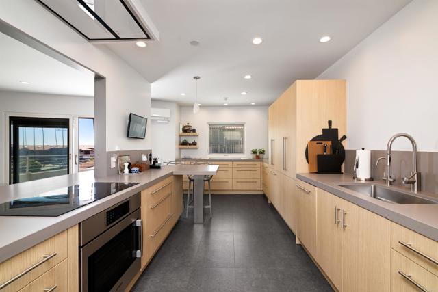 Detail Gallery Image 11 of 27 For 2110 Avenida De La Playa #C,  La Jolla,  CA 92037 - 3 Beds | 2/1 Baths