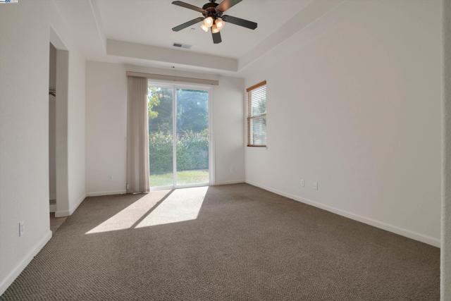 342 Roundhill Dr, Brentwood CA: https://media.crmls.org/mediaz/692d48ea-3328-482c-96ce-3e2521b00c7e.jpg