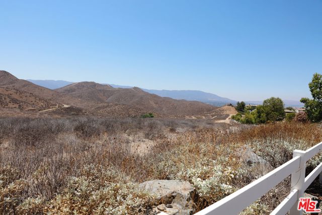 15775 Laurel Branch Ct, Riverside CA: https://media.crmls.org/mediaz/692d50ab-e392-4085-9d7e-ec2079f0c7ba.jpg