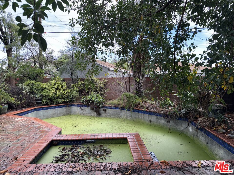 https://media.crmls.org/mediaz/692e7413-461b-430e-bcc6-1f27742a16d6.jpg?preset=X-Large