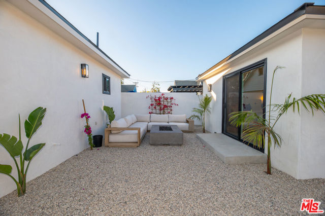 5325 S Victoria Avenue, Los Angeles CA: https://media.crmls.org/mediaz/692fc32a-dd37-4fa0-8b53-a60238edc1ba.jpg