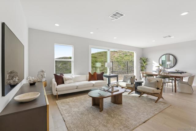 1238 Topanga Dr, San Marcos CA: https://media.crmls.org/mediaz/692feab6-4575-462b-946d-d61625f102d4.jpg