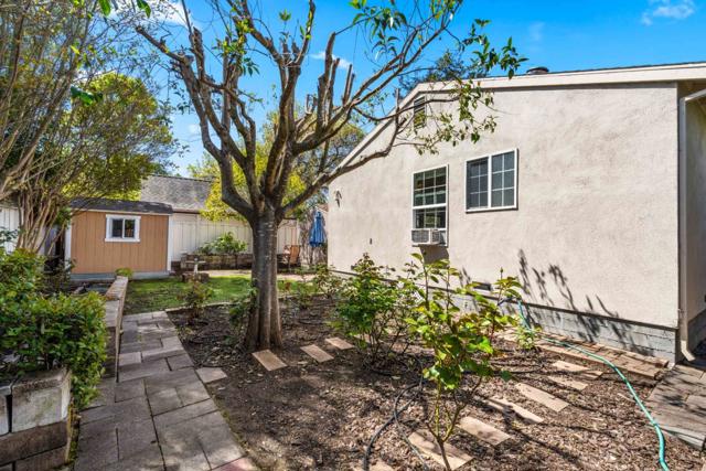 1116 17th Avenue, Redwood City CA: https://media.crmls.org/mediaz/69305577-59df-4af5-a988-8f4fcaff525d.jpg