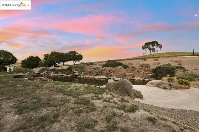 9050 Deer Valley Rd, Brentwood CA: https://media.crmls.org/mediaz/6930f5c6-88af-4cc4-9399-9899874c5a44.jpg