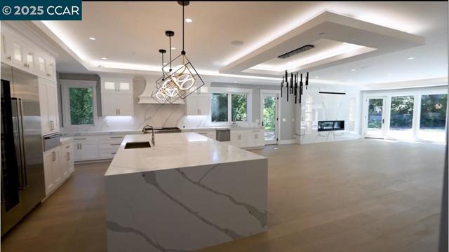 74 Middlefield Rd, Atherton CA: https://media.crmls.org/mediaz/69313991-91ff-4942-b12c-da792beaa135.jpg