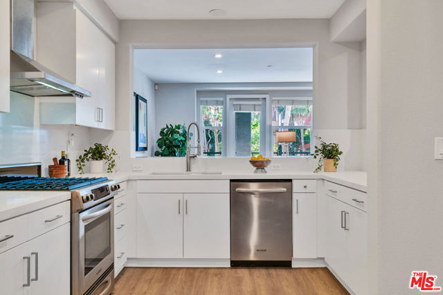 7100 Playa Vista Drive, Playa Vista CA: https://media.crmls.org/mediaz/6931ae40-d95e-4903-8e70-165feef7d2fd.jpg