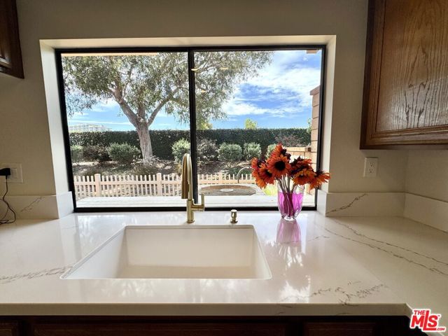 7756 Sailboat Circle, Huntington Beach CA: https://media.crmls.org/mediaz/6931e135-6f54-40e3-922d-bd7dbb300081.jpg