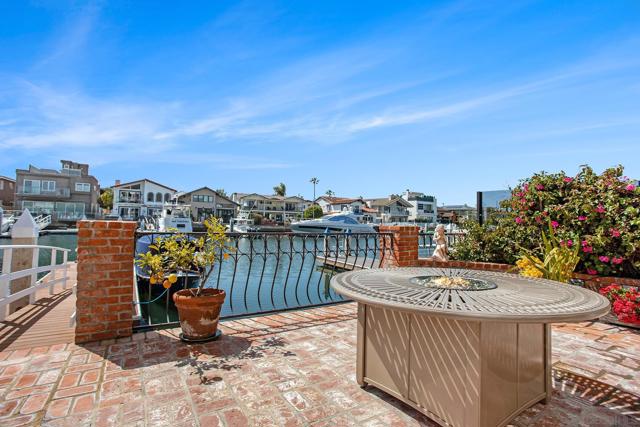 34 The Point, Coronado CA: https://media.crmls.org/mediaz/6933122d-e804-4fcd-b94a-419efb324ed8.jpg