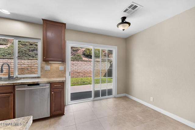 4853 Colony Drive, Camarillo CA: https://media.crmls.org/mediaz/69332fcf-8f08-475c-b2a8-9e389b7d0ef4.jpg