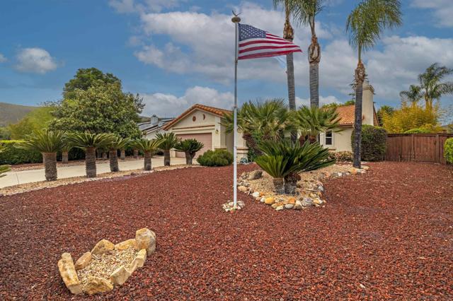 23540 Oriente Way, Ramona CA: https://media.crmls.org/mediaz/6933b22c-d9ae-4a89-a4d4-5002aaf263a6.jpg