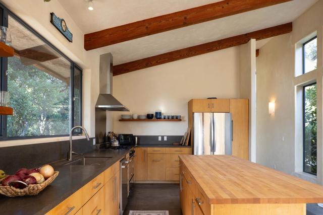 47320 Highway 1, Big Sur CA: https://media.crmls.org/mediaz/6933d67d-9381-49f4-9833-6d8cfde78df9.jpg