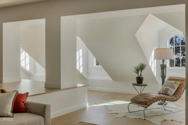 2060 Windover Road, Pasadena CA: https://media.crmls.org/mediaz/6933e938-df6d-40f1-88c4-21640b11760e.jpg