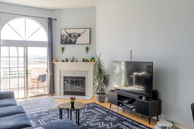 Detail Gallery Image 3 of 13 For 2803 Antonio Dr #304,  Camarillo,  CA 93010 - 2 Beds | 2 Baths