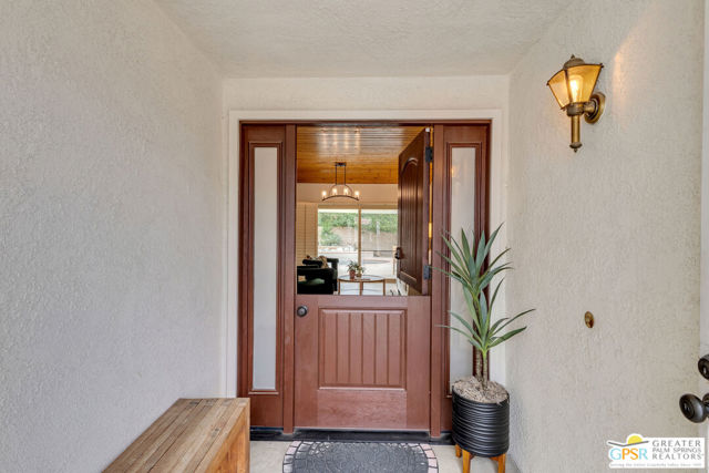 1425 E Luna Way, Palm Springs CA: https://media.crmls.org/mediaz/6934643b-c689-45b5-8ecc-3818467bd1e0.jpg