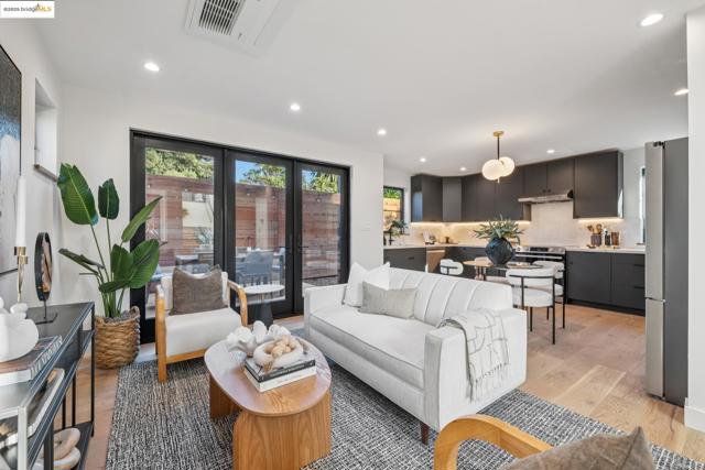 1516 Blake St, Berkeley CA: https://media.crmls.org/mediaz/69349883-73b8-485e-b01e-873944095fe3.jpg