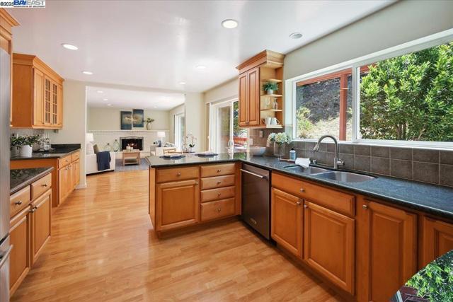 3457 Hackamore Dr, Hayward CA: https://media.crmls.org/mediaz/69351c14-e59d-4028-b9ee-ed4feba79440.jpg