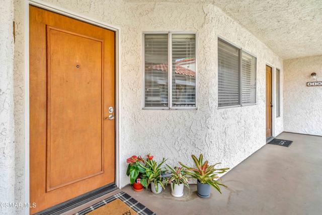 3318 Darby Street, Simi Valley CA: https://media.crmls.org/mediaz/69359997-2686-4216-801c-ebdb05f236b9.jpg
