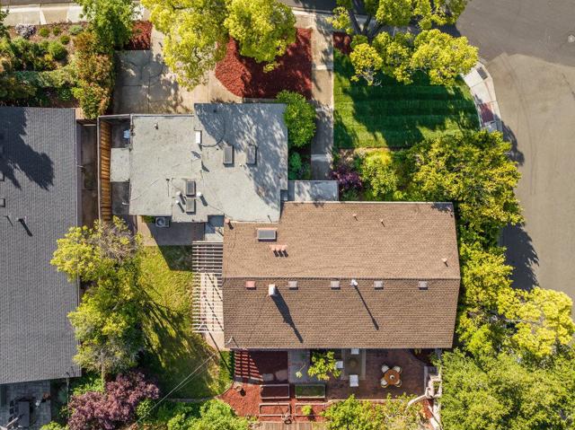 341 Linfield Drive, Menlo Park CA: https://media.crmls.org/mediaz/6935b361-df61-4fec-944a-3d554fcf9756.jpg