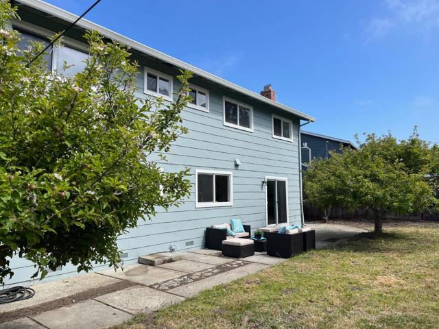 917 Sir Francis Avenue, Capitola CA: https://media.crmls.org/mediaz/6935e13a-7733-4d95-8ed1-fa87786aa4e1.jpg