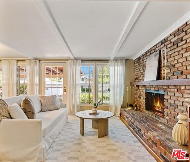 2338 Paloma Street, Pasadena CA: https://media.crmls.org/mediaz/69365946-d0e2-46a0-847e-33c710f806c3.jpg