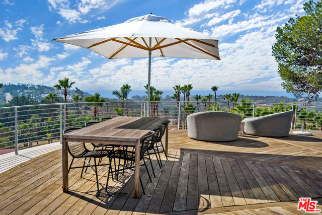 6375 Gayton Place, Malibu CA: https://media.crmls.org/mediaz/69365d09-42f1-4642-a9fa-570de3180ceb.jpg