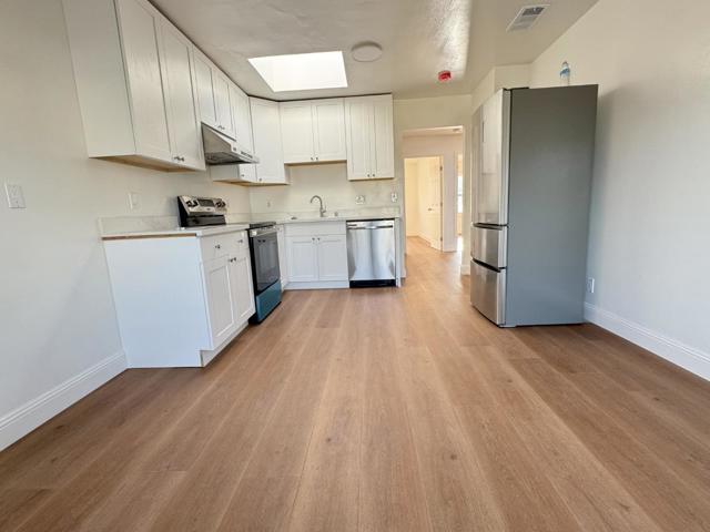 139 Bridgeview Drive, San Francisco CA: https://media.crmls.org/mediaz/69366a04-254e-4507-a0e4-117c90401be4.jpg