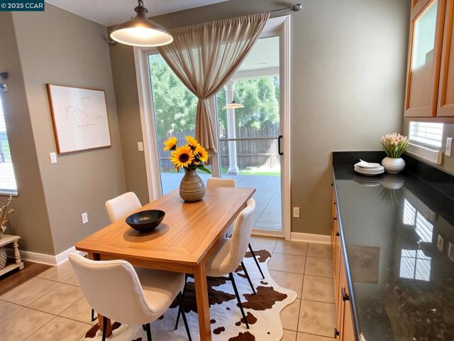769 Crocket Ct, Brentwood CA: https://media.crmls.org/mediaz/6936b5eb-1f82-4619-b3a1-fb658cd1b2b1.jpg