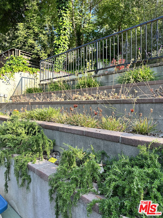 https://media.crmls.org/mediaz/6936ed8f-edd1-445d-a5ed-058d22dc9b84.jpg?preset=X-Large
