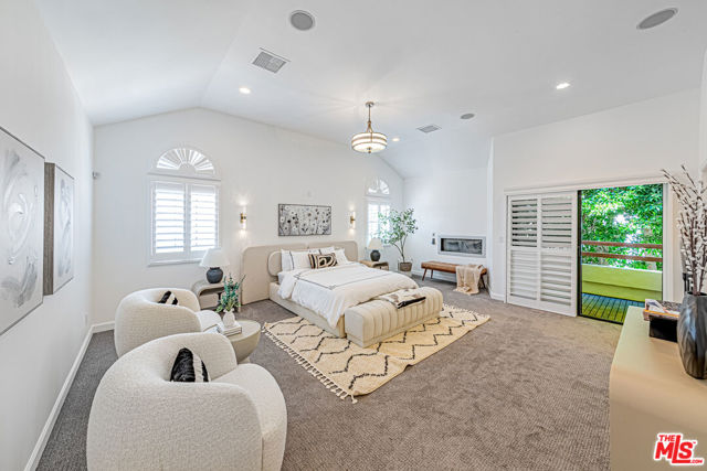 10611 Ashton Avenue, Los Angeles CA: https://media.crmls.org/mediaz/69376f70-39b9-45cc-ae9a-c16c4e7ac8d6.jpg