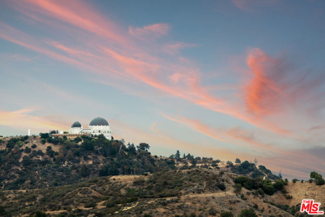 2742 Creston Drive, Los Angeles CA: https://media.crmls.org/mediaz/69376fe7-bf73-4d2e-be16-a245bbbf4cdd.jpg