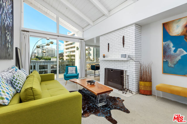 1340 S Beverly Glen Boulevard, Los Angeles CA: https://media.crmls.org/mediaz/6937c59e-49cc-4ebb-85c7-e2db8fc2e373.jpg