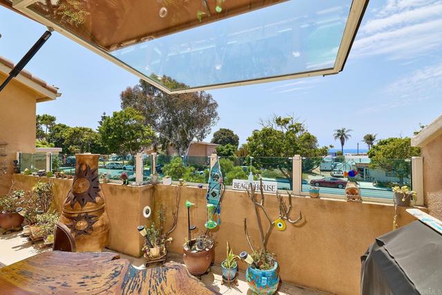 2744 Carlsbad Blvd., Carlsbad CA: https://media.crmls.org/mediaz/6937c5bd-f3d0-4409-98b9-379d24ffe813.jpg